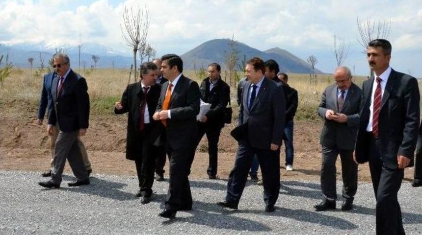 Ag&uuml; Kamp&uuml;s&uuml;nde Yeşillendirme &Ccedil;alışmaları