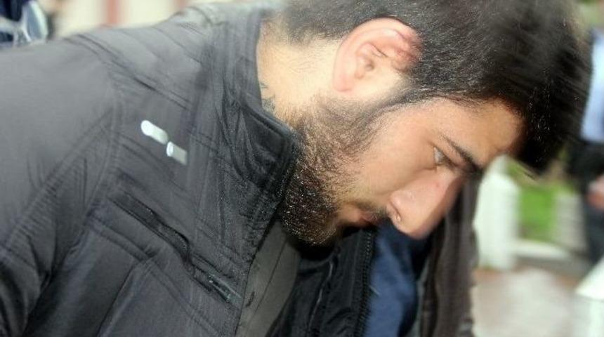 Camiden Yardım Paralarını &Ccedil;alan Hırsız Tutuklandı