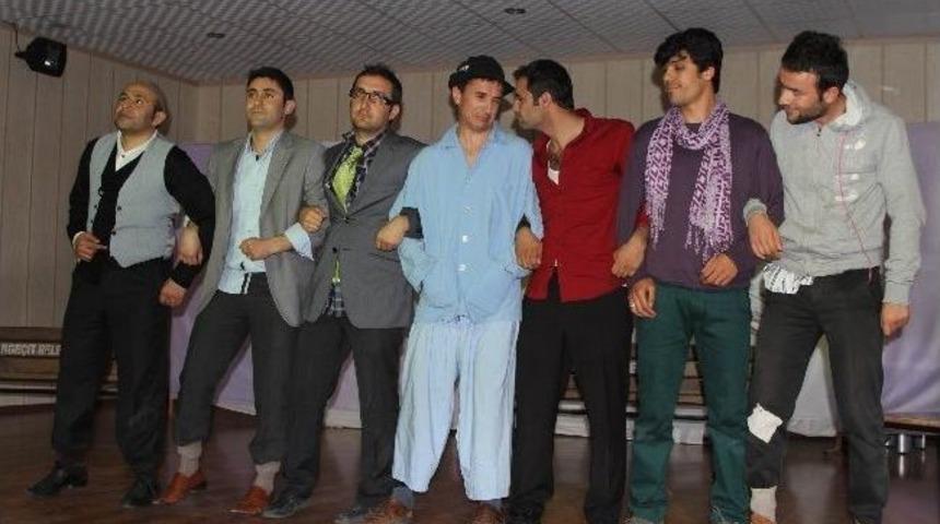 Dar-der'den Tiyatro G&ouml;sterisi