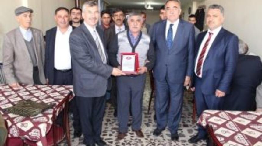 40 Yılını Doldurmuş Emektarlara Plaket