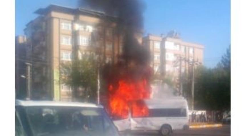 Trafik Kazası Sonrası Gerginlik: 2 Yaralı
