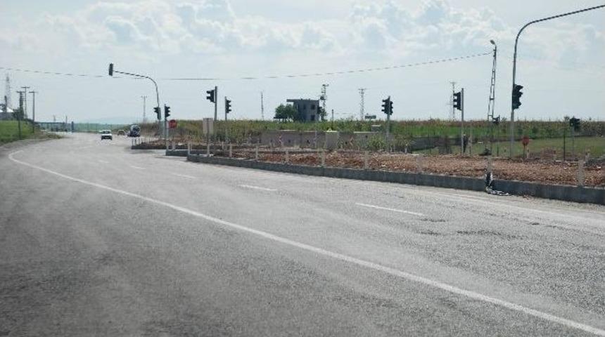 &Ouml;l&uuml;m Yoluna Trafik Lambası Konuldu