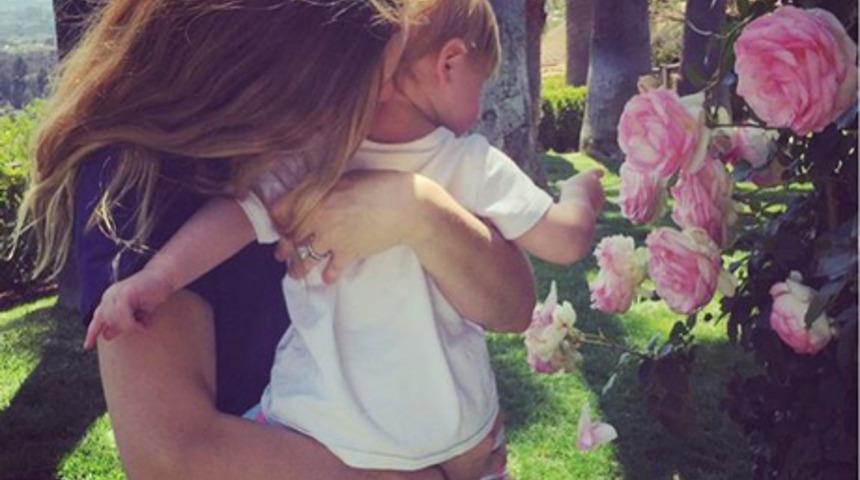 &Uuml;nl&uuml; yıldızların &ccedil;ocuklarıyla birlikte en şirin Instagram fotoğrafları