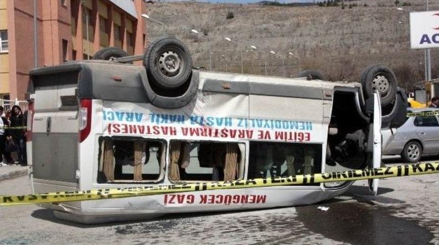 Diyaliz Hastalarını Taşıyan Minib&uuml;s Takla Attı