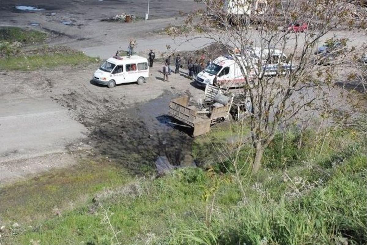Freni Patlayan Kamyon Şarampole U&ccedil;tu: 3 Yaralı