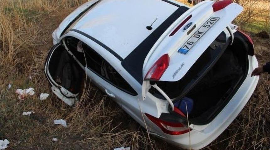 Oltu&rsquo;da Trafik Kazası: 4 Yaralı