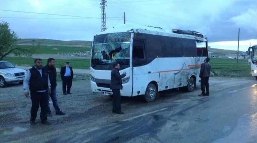 &Ouml;ğretmen Servisi Kaza Yaptı: 14 Yaralı