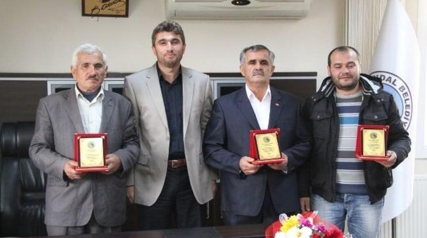 Eski Başkanlara Plaket