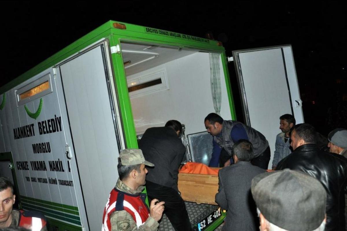 Oynadığı T&uuml;feğin Ateş Aldığı Iddia Edilen &Ccedil;ocuk &Ouml;ld&uuml;