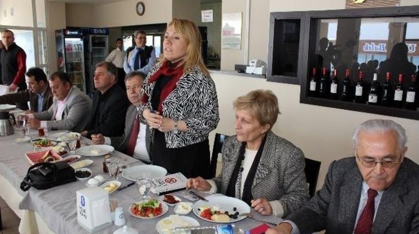 Sibel Uyar İlk B&uuml;y&uuml;k Toplantısını Muhtarlarla Yaptı