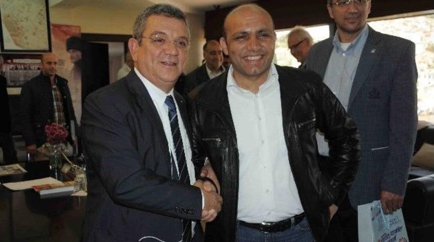 Kuşadası Chp İl&ccedil;e Y&ouml;netimi, Başkan Kayalı&rsquo;yı Ziyaret Etti