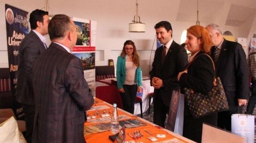 Atat&uuml;rk &Uuml;niversitesi A&ccedil;ık&ouml;ğretim Fak&uuml;ltesi, T&uuml;rkiye &Uuml;niversiteleri Eğitim Fuarında Yoğun İlgi G&ouml;rd&uuml;