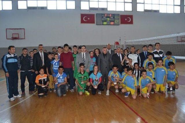 Kozanda Okullar Arası Voleybol Turnuvası Sona Erdi