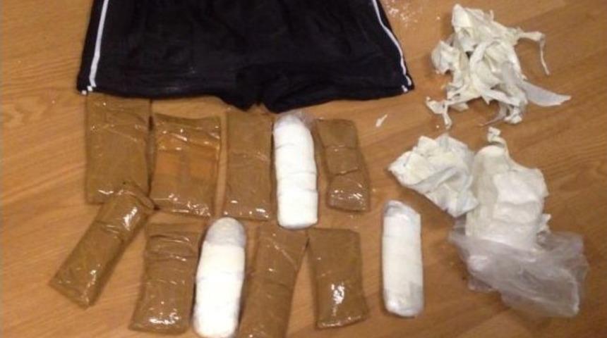 Uyuşturucuyu Ayaklarına Ve İç Çamaşırına Sardı