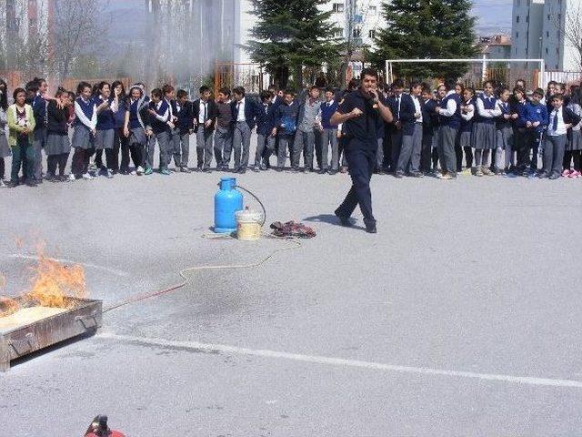 Büyükşehir İtfaiyesi'nden Tatbikatlı Eğitim