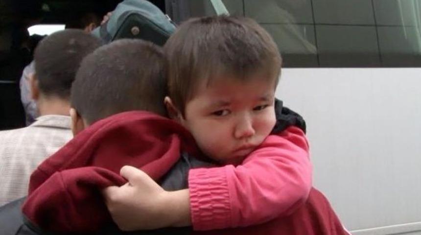 35 Uygur T&uuml;rk'&uuml; T&uuml;rkiye'ye Giriş Yaptı