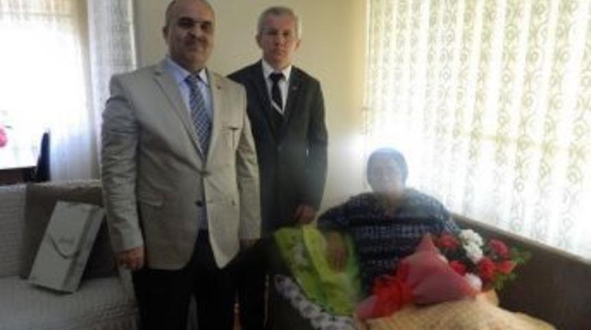 Şehit Eşine Ge&ccedil;miş Olsun Ziyareti