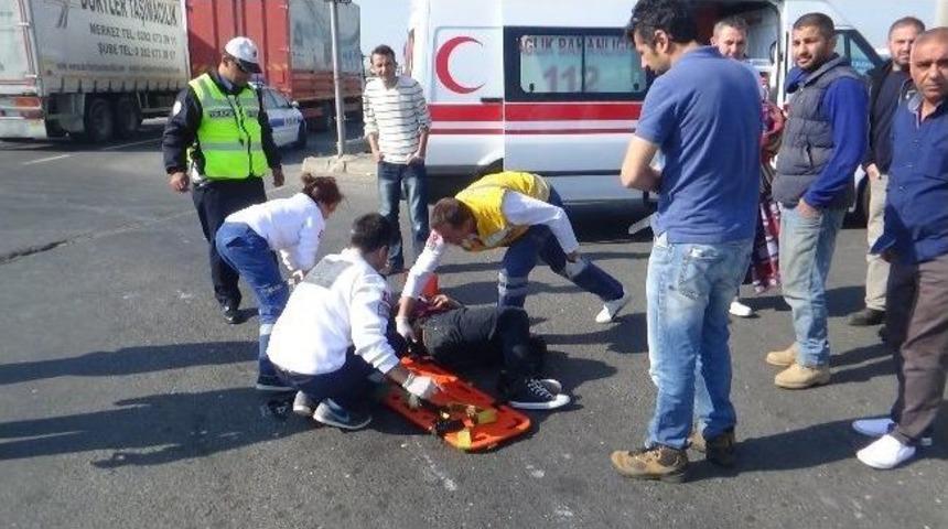 Kamyonetin &Ccedil;arptığı Yaya Yaralandı