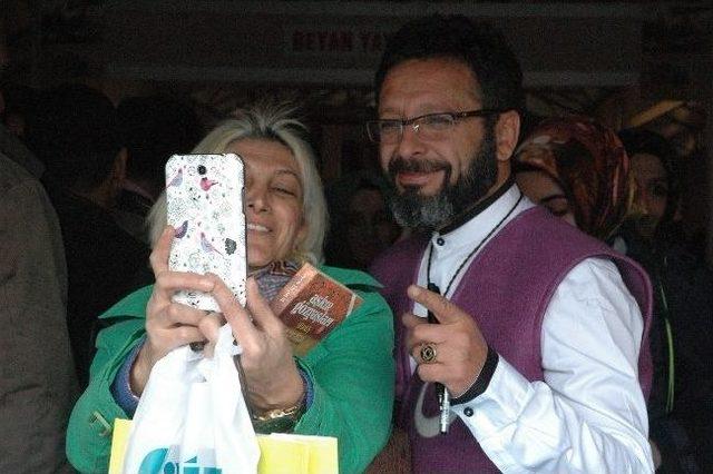 Yazar Sinan Yağmur Da Selfıe Modasına Uydu 2