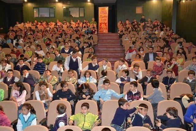 Başkan Şahin &Ccedil;ocuklarla Tiyatro İzledi 2