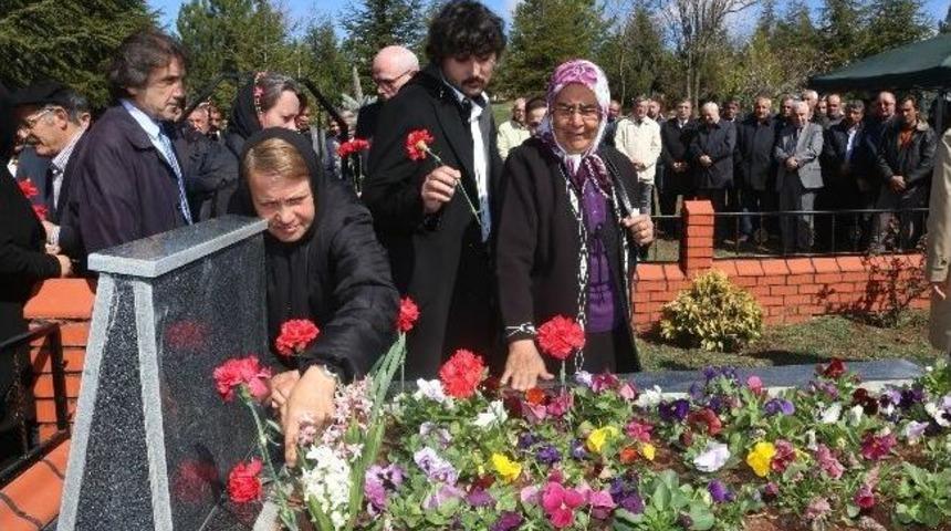Mustafa Mansız, Mezarı Başında Anıldı