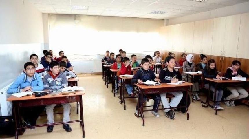 Necmettin Erbakan Tesisi &Ouml;ğrencilerin Geleceğine Işık Tutuyor