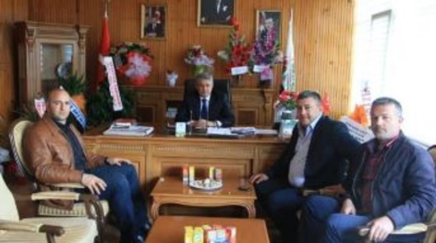 Yağlı Pehlivan Başcazgırı Ve G&uuml;reş&ccedil;ilerden Başkan Gen&ccedil;&rsquo;e Ziyaret