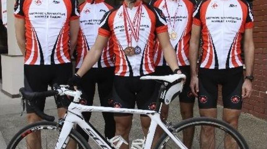 İzmir Ekonomililer Sağlığa Pedal &Ccedil;eviriyor