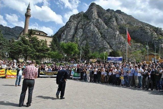 Üçüzlü Aileden Rabia'lı Tepki