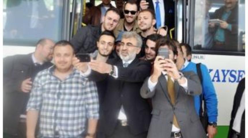 Bakan Yıldız &lsquo;selfie&rsquo; Pozu Verdi