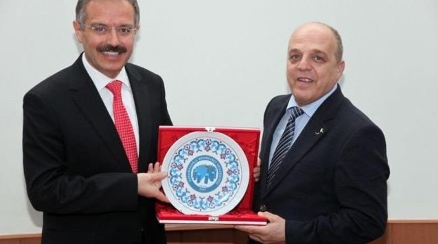 Km&uuml;&rsquo;de "insan Ve Spor" Konferansı