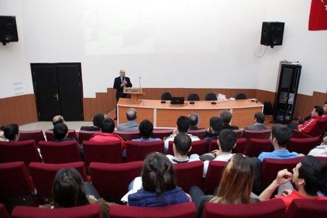 Km&uuml;&rsquo;de "insan Ve Spor" Konferansı 1