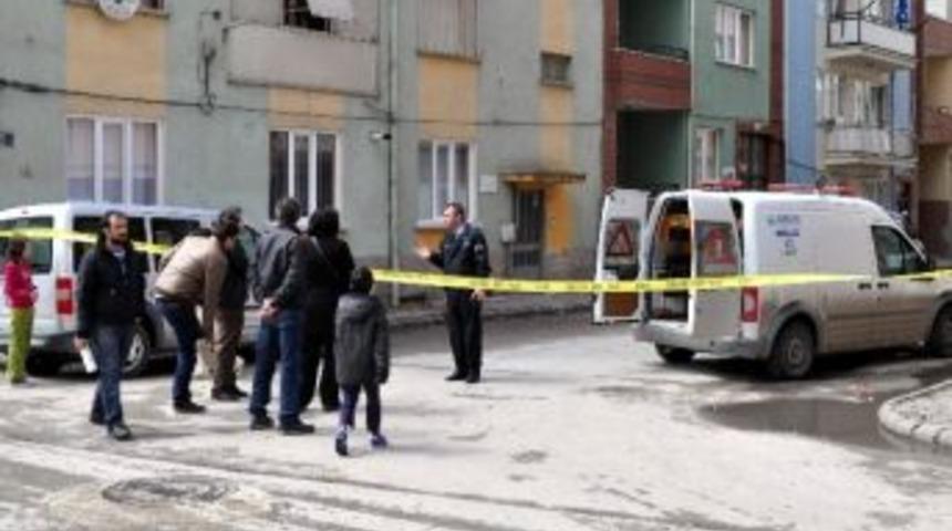 Gaz Kokusu Sokak Sakinlerini Dışarıya D&ouml;kt&uuml;