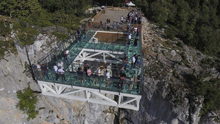 450 metre yüksekte görenleri büyülüyor G1