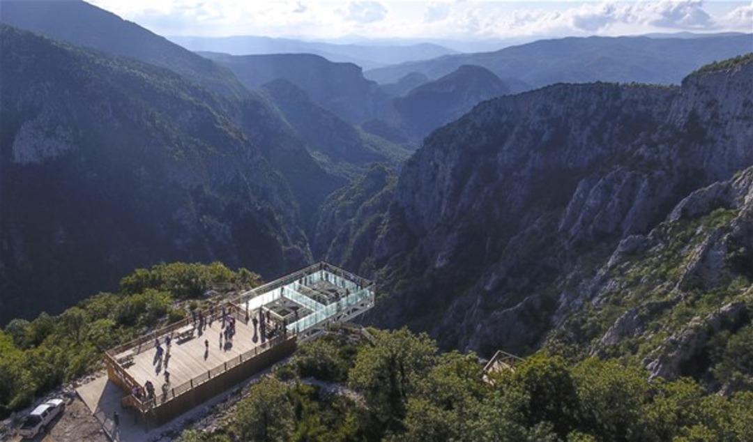 450 metre y&uuml;ksekte g&ouml;renleri b&uuml;y&uuml;l&uuml;yor