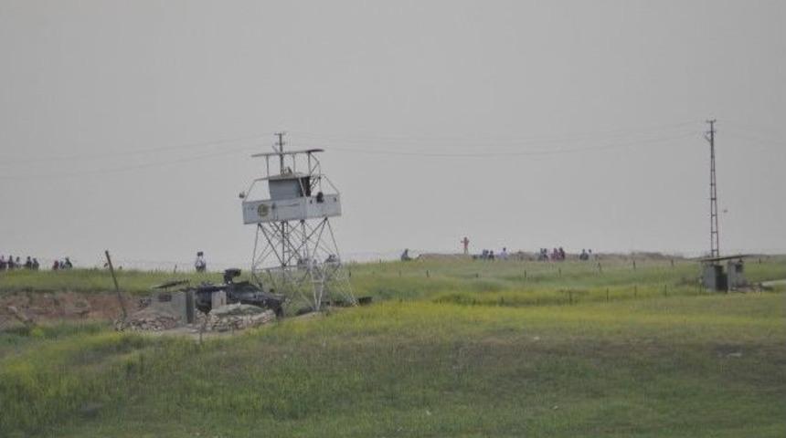 Kamışlı'da Ypg Bayrağı Asıldı