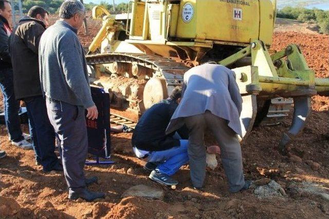 Paletlerin Altında Kalan Dozer Operatörü Öldü