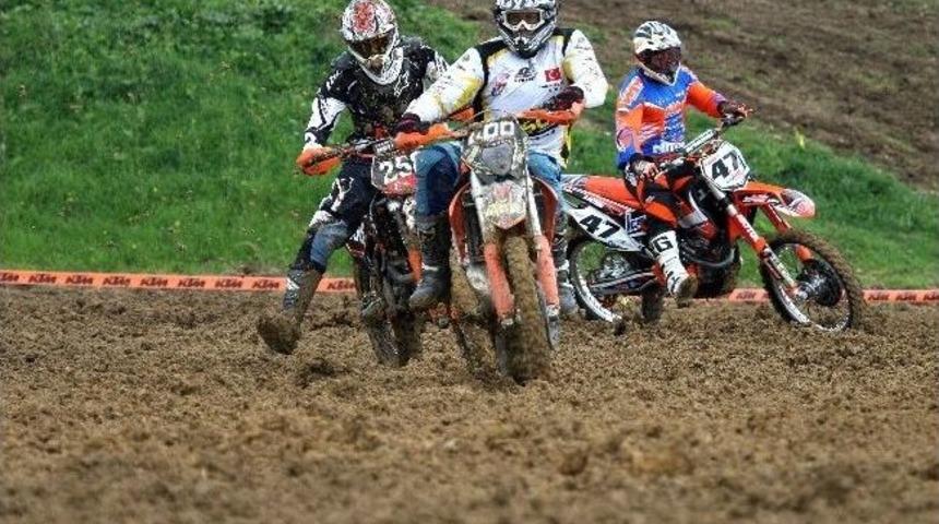 Hayrabolu&rsquo;da Doğu Avrupa Motokros Şampiyonası Başladı