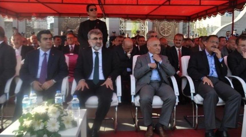 Bakan Yıldız, Hayırseverlerin Emniyete Aldığı Ara&ccedil;ların Teslim T&ouml;renine Katıldı