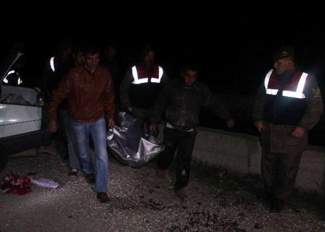 Kamyonetle Otomobil Kafa Kafaya &Ccedil;arpıştı: 4 &Ouml;l&uuml;, 5 Yaralı 2