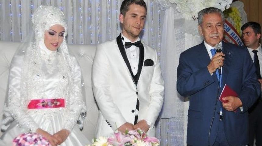 B&uuml;lent Arın&ccedil; Nikah Şahitliği Yaptı