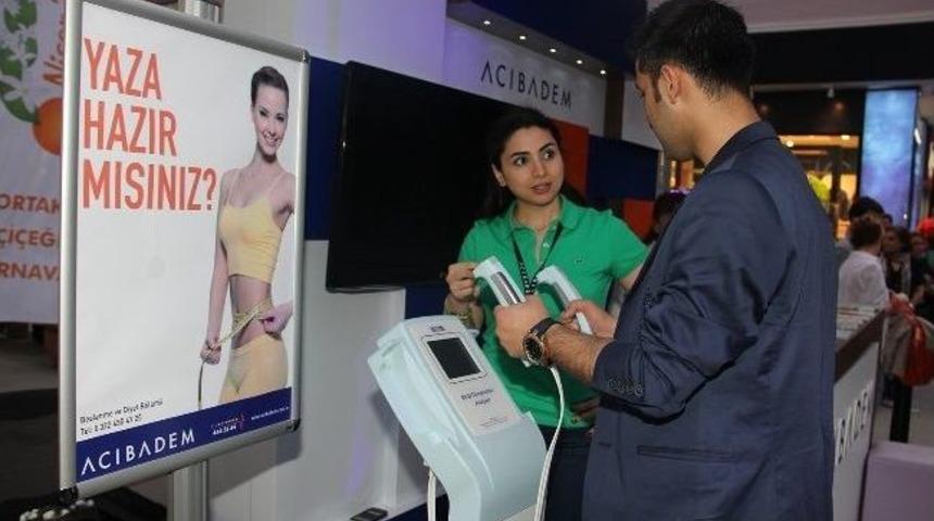 Acıbadem Hastanesi Portakal &Ccedil;i&ccedil;eği Karnavalında