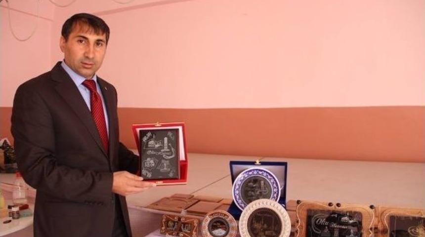 Oltu Halk Eğitimi Merkezi M&uuml;d&uuml;rl&uuml;ğ&uuml; Hediyelik Eşya İmalatına Başladı