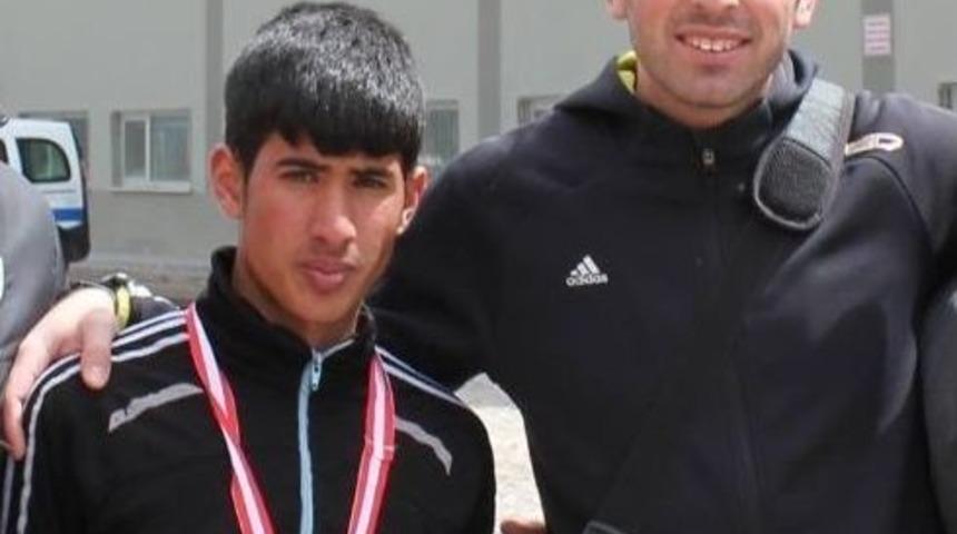 Atletizmde Oltu&rsquo;nun Y&uuml;z Akı Oldu