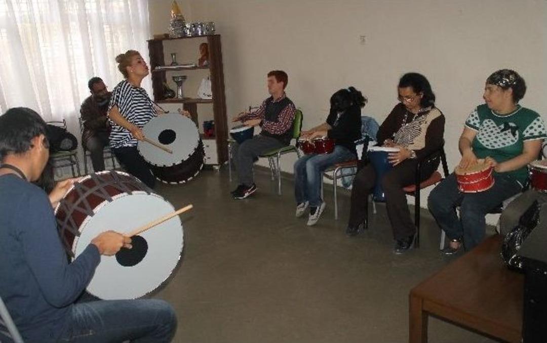 (&ouml;zel Haber) Zihinsel Engelliler Sanat Terapileriyle Hayata Bağlanıyor