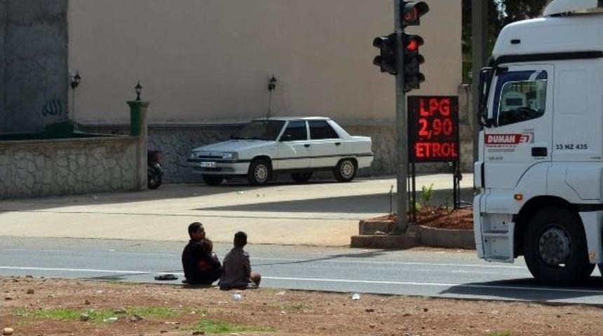 Kavşaktaki Dilenciler, Tehlike Oluşturuyor