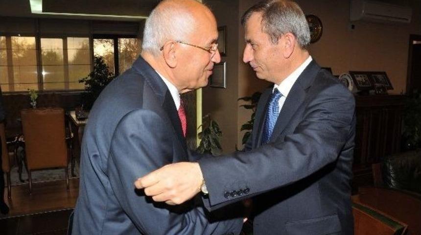 Kaymakam D&uuml;ndar&rsquo;dan Yaşar&rsquo;a Tebrik