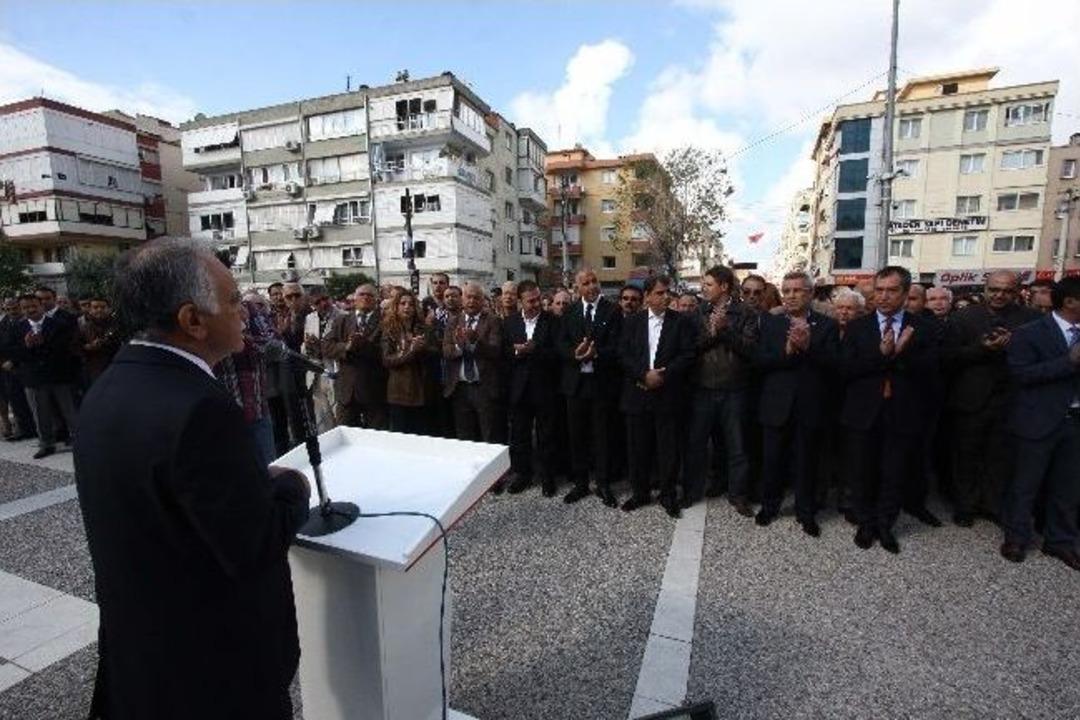Bayraklı Ata&rsquo;sının Huzurunda