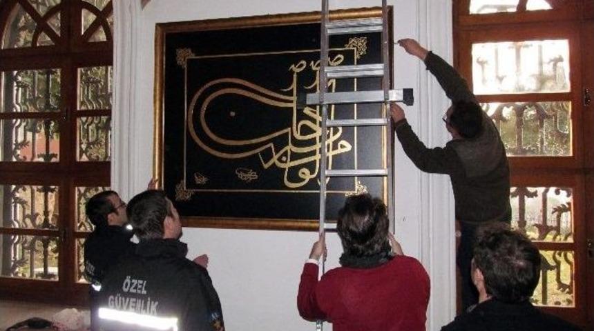 Osmanlı Sultanlarının T&uuml;rbelerine &Ouml;zel Tuğra Hazırladılar