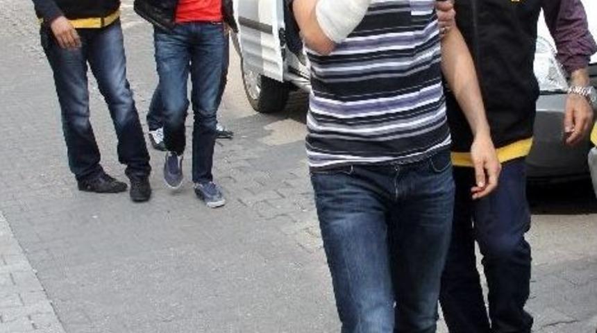 Gen&ccedil; Kızı Gasp Eden Zanlıları Kırık Kol Ele Verdi